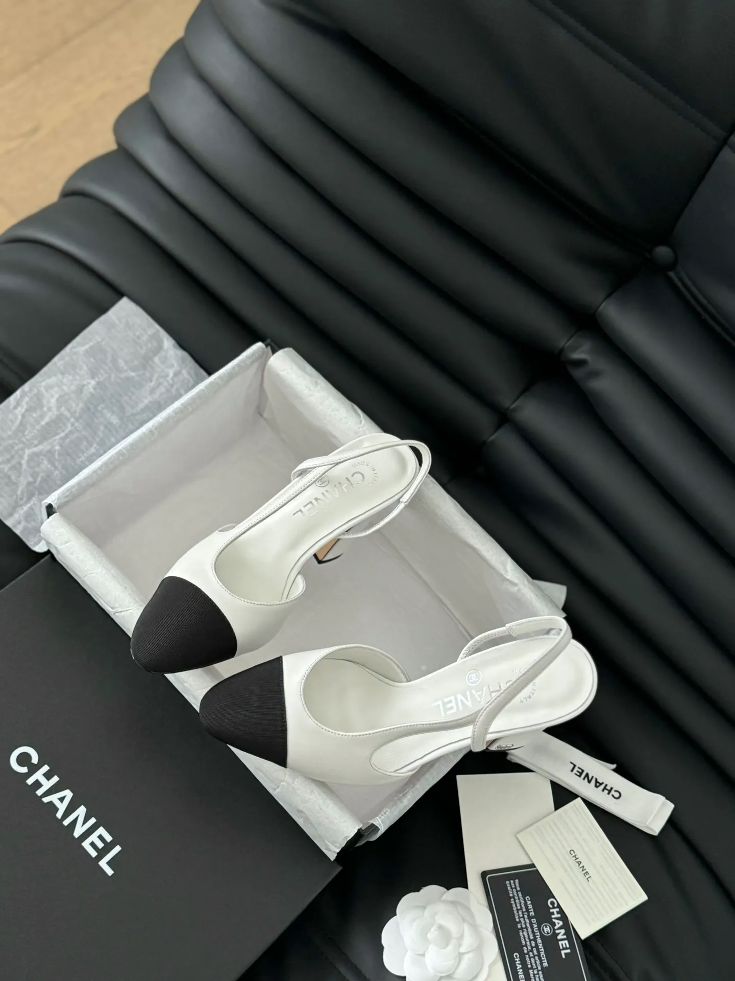 👟👟Ex-factory price 500👟👟 Purchasing-grade Chanel classic slingback sandals. We have been making this model for the past few years. This year we will re-purchase the version and make a detailed copy again. I found that the upper lines and body comfort of the new version have been slightly adjusted! The brand won't say anything because the overall appearance difference is not big and it doesn't affect wearing. All colors now produced are produced according to the latest styles! What you buy is the latest classic model from the counter, made of imported mixed sheepskin surface material, imported mixed sheepskin, and Italian imported cowhide leather soles! High heels 6.5cm Size:35-39 Other sizes can be customized
